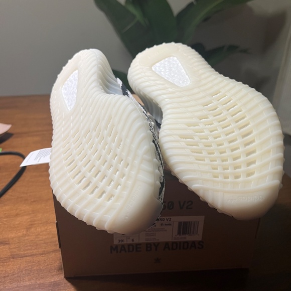 Yeezy 350 Zebra size 6.5 NIB - Picture 2 of 9